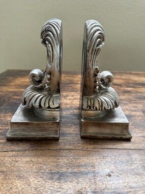 Decorative Ornate Silver-Gray Bookends